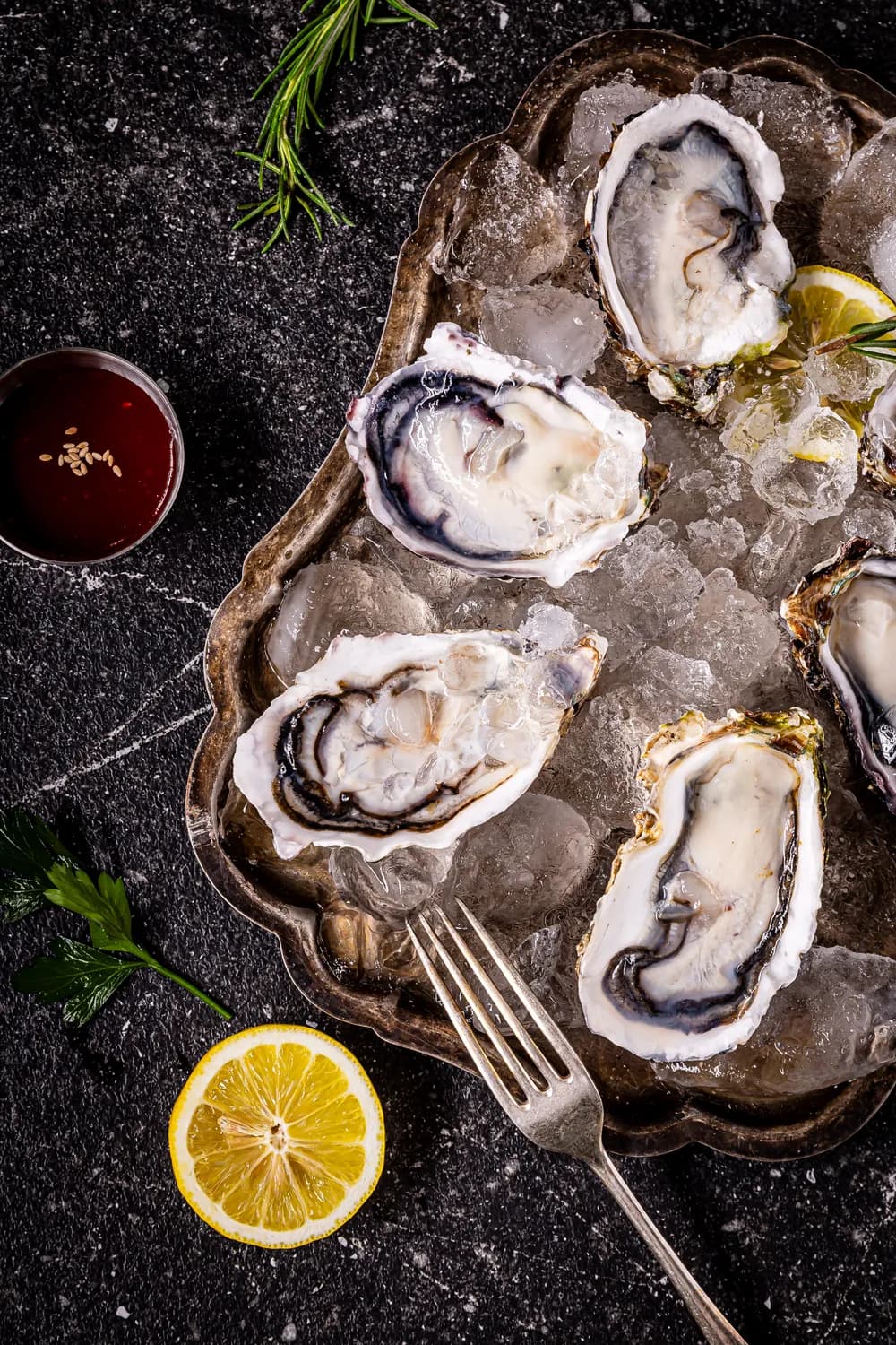 얼음 위에 놓인 생굴